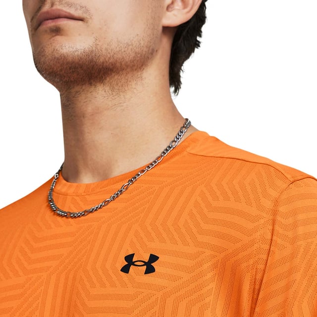 Crew neck.Short sleeves.Soft UA Tech™ fabric with all-over jacquard for ultimate breathability.Material wicks sweat & dries really fast.