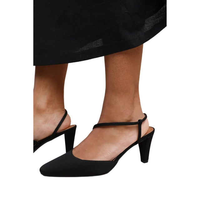 Bovenstuk: Kunstleer, Lycra. Buitenzool: Synthetisch. Kruisband, Slingback. Hoge Hak. Hakhoogte: 2in. Ontwerp: Eenvoudig. Teenstijl: Puntig. Bevestiging: Elastische riemen. Zacht. Geschikt voor: Breed.