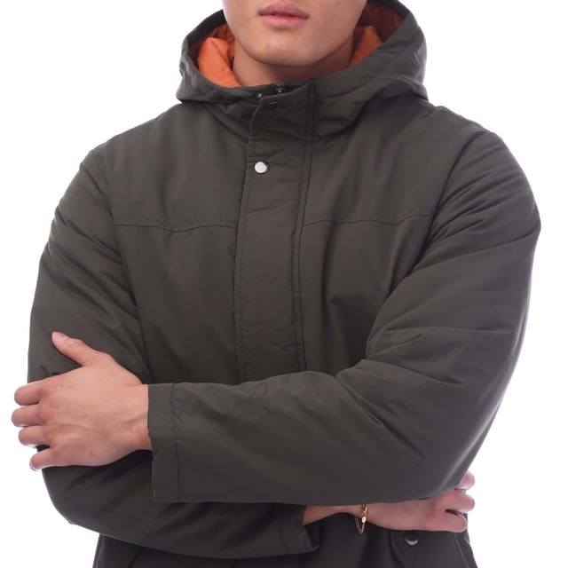 Mens Jack Jones Fen Parka Jacket in rosin.- Fixed hood.- Funnel neck.- Full zip fastening with storm placket.- Long sleeves.- Side entry flap pockets with snap closure.- Inner pocket at left chest.- Fully lined.- Main material: 100% Polyester.  Lining: 100% Recycled polyester.  Padding: 100% Recycled polyester fibres.  Machine washable.- Ref: 12268018