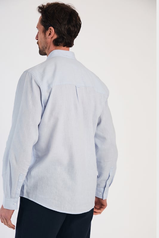 Upgrade your wardrobe with this long-sleeved linen shirt from Nines by Kensington Eastside. Made from a breathable blend of linen and cotton, this shirt features a chest pocket and button fastening. Perfect for casual and formal occasions, this machine-washable shirt is a versatile addition to any wardrobe.