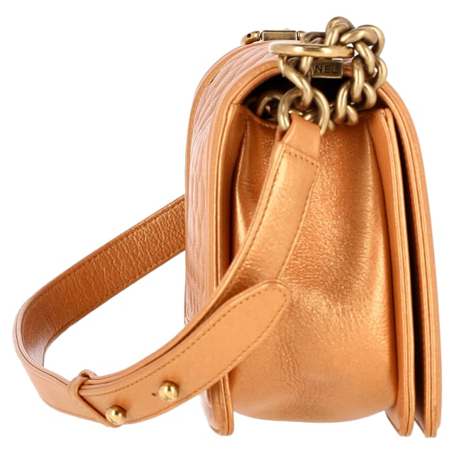 VINTAGE, RRP AS NEW
Elevate your ensemble with the timeless allure of the Chanel Quilted Medium Boy Flap Bag in sumptuous brown lambskin leather. This chic shoulder bag epitomizes luxury with its diamond-quilted pattern and opulent feel. The bag showcases an aged gold chain link shoulder strap adorned with a leather shoulder pad, providing both comfort and style. The focal point is the aged gold Boy Chanel CC press lock that adds a touch of glamour. Opening the front flap reveals a matching fabric interior that includes a convenient patch pocket for organization. Perfect for adding a touch of refinement to any outfit, this Chanel bag is an iconic piece that exudes sophistication and elegance in every detail.

with Dust bag

Chanel Quilted Medium Boy Flap Bag in Brown Lambskin Leather
Condition: Excellent
Signs of wear: No retail tag, No visible sign of wear., 
Packaging: Dust bag
Color: Brown | ochre
Material: Leather | Lambskin leather
Size: One Size
Measurements: Width: 80; Height: 150; Length: 260; Handle drop: 250; Strap length: 600
SKU: NAPPUGBBA385936W