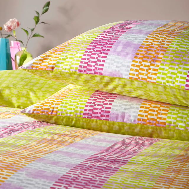 Check out this fun, fresh and eye-catching duvet cover set design, which is inspired by modern neon colours, blended with contemporary geometric line prints, making it stand out a mile in your bedroom! The reverse is a fabulous neon lime sorbet pattern to really show off! Ideal for helping to create your own style in a new place of residence.