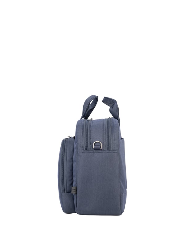 Unisex handtas met ritssluiting. één met ritssluiting en twee open binnenzakken. één voorkant met externe zakken met ritssluiting. verstelbare en afneembare schouderband.  Handvat van gerecycled polyethyleentereftalaat. twee binnenvakken.  extern materiaal.  Binnenkant van gerecycled polyethyleentereftalaat. Afmetingen: 43x28x18 cm. Modeproduct