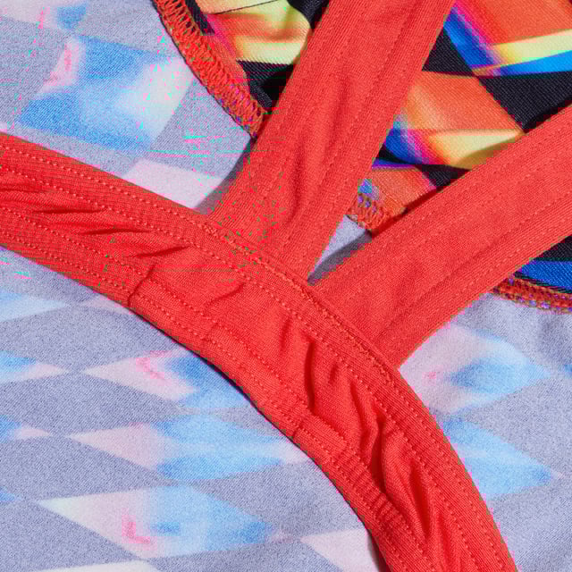 Girls Speedo Digital Allover Leaderback Swimsuit in black red.- Leaderback design.- Front Lined - provides added comfort and modesty on bright colours.- Digital print.- 100% Chlorine resistance - for long lasting performance.- Quick Dry.- 50% Recycled - one of the yarns is made from 100% post-consumer waste  such as recycled plastic bottles.- Fabric: ECO Endurance® +.- Fabric Composition: 53% Recycled Polyester - 47% PBT.- Ref: 81237716778Please note that returns will only be accepted if the hygiene label is still attached to the product.