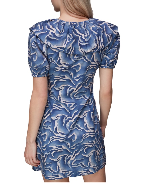 Transform your day-to-day style with the timeless elegance of this Watercolour Dress. Crafted from 100% cotton, its playful blue zebra print adds a touch of whimsy to any occasion. The V-neck and shift silhouette flatter any figure, making it perfect for a casual outing or a chic day look.