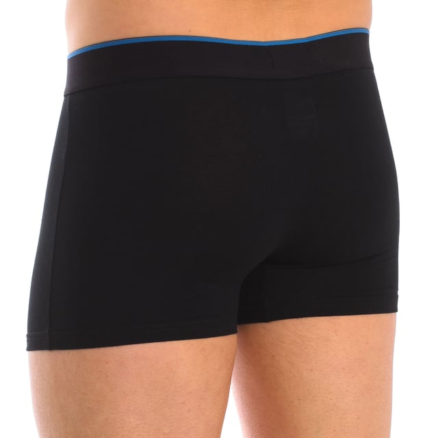 Stretchkatoenen boxer.
 Elastische rubberen tailleband, met de merknaam geborduurd.
 Comfortabele en ademende stof.
 Anatomische voorkant, met de mogelijkheid om vast te houden zonder te knellen.
 Naden in toon zichtbaar.
 Samenstelling: 95% Katoen, 5% Elastaan
 Onderhoud:
Wassen op maximaal 40º.
 Strijken op lage temperatuur.
 Geen bleekmiddel gebruiken.
 Geen droger gebruiken.
 Niet chemisch reinigen.