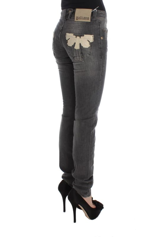 Nuevo con etiquetas  
Color: Lavado Gris  
Modelo: Ajuste Slim  
Hecho en Italia  
Material: 99% Algodón 1% Elastano  
Perfecto para mujeres que aprecian la moda de lujo