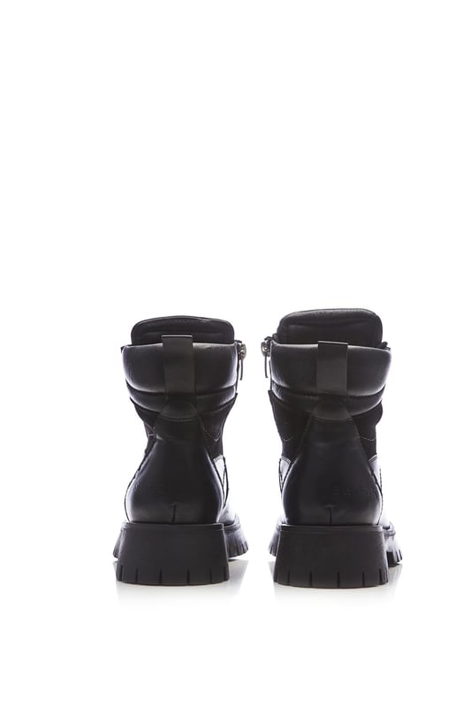 The ultimate hiker-style boot. Anello from the Shoon collection features ski hook lace detail and a rugged chunky sole, effortlessly adding comfortable height. The inside zip allows for easy foot entry whilst the padded collar sits softly around your ankle - making the boot perfect for all-day wear. Style with your cold weather wardrobe.