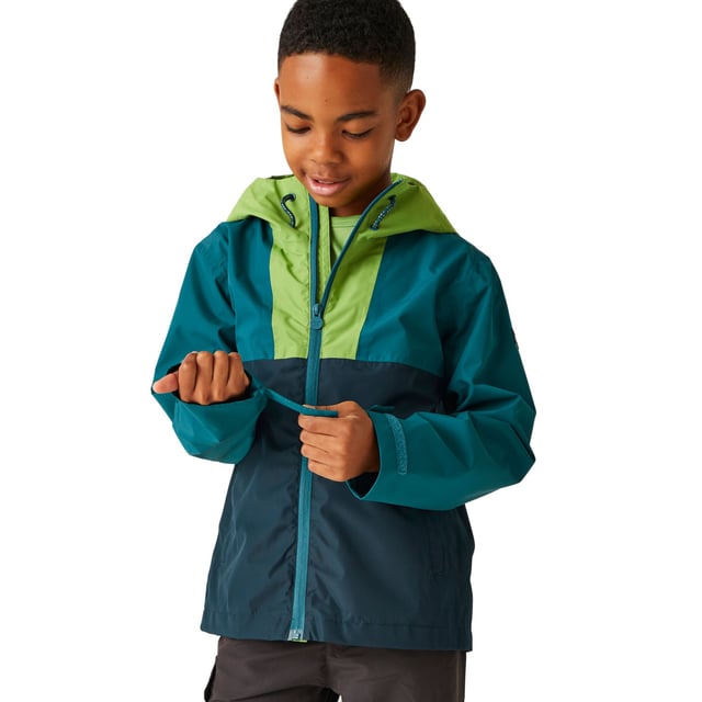 Regatta Childrens/Kids Hanleigh Waterproof Jacket (Piquant Green/Moroccan Blue/Navy) Outer Materials: 100% Polyester. Lining: Mesh, Taffeta. Fabric: Stretch. Design: Contrast Colour, Logo. Trim: Reflective. Fabric Technology: Breathable, DWR Finish, Isotex 10000, Waterproof, Windproof. Cuff: Adjustable, Hook And Loop Strap. Neckline: Hooded. Sleeve-Type: Long-Sleeved. Taped Seams. Hood Features: Adjustable, Drawcord, Grown On Hood. Fastening: Full Zip. 10000g/m²/24hrs. Sustainability: Made from Recycled Materials.