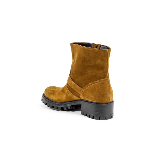 By Versace 19.69 Abbigliamento Sportivo Srl Milano Italia - Details: B1441 VELOUR SENAPE - Color: Brown - Composition: 100% CALF LEATHER - Sole: 100% RUBBER - Heel: 4.5 cm - Made: ITALY