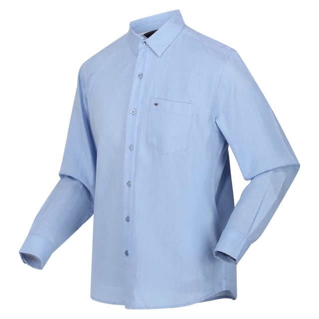 The Brycen men's shirt from Regatta is cotton soft, stylish and breathable. The men's long-sleeved shirt is made with a soft and Coolweave cotton and polyester blend, that's naturally breathable and hardwearing. The fabric comes with a touch of elastane for comfortable stretch. With a smart chest pocket, it's ideal for city exploring. Team with jeans and trainers. Material: 100% Cotton. Ref: RMS166KDS.