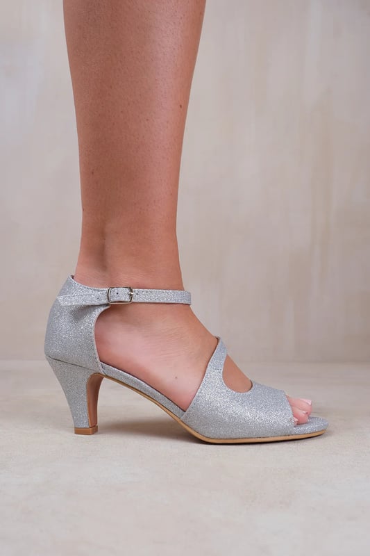 Ladies wide fit kitten heel shoes hotsell