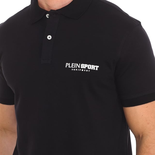 Short sleeve polo Plein Sport.
 Lapel collar
 Half-height button closure.
 Short sleeves with ribbed finish.
 Brand print on the front side.
 Brand badge on the back.
 Seams seen in tone.
 Composition: 95% Cotton, 5% Elastane
 Care:
Wash at maximum temperature 30º.
 Iron at low temperature.
 Do not use dryer.
 Do not use bleach.
 Do not dry clean.
