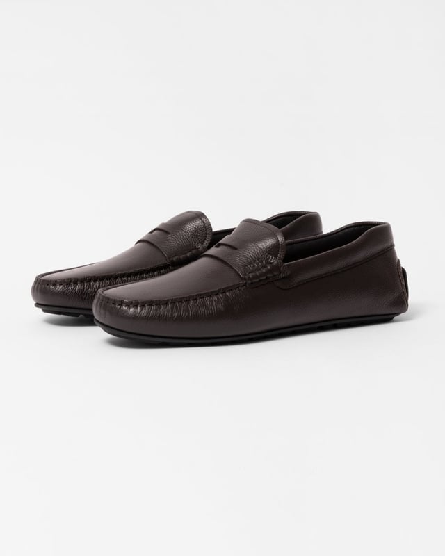 Premium driver moccasins made in Portugal by BOSS. Featuring a full rubberised sole, this pair is crafted in grained leather with a debossed logo strap.
90% Polyamid, 10% Polyurethane, Sole: 100% Thermoplastic polyurethane, Upper material: 100% Cow skin, Innersole: 90% Polyamid, 10% Polyurethane
50523026