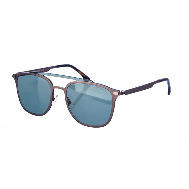 Gafas de sol Armand Basi con montura de metal.
 Color Plateado
 Forma rectangular.
 Lentes de color Verde
 Patillas metalicas y acabado en acetato.
Nombre de la marca grabado en la lente.
 100% Protección UV. 
 Incluye una funda de tela de protección.
 Los colores reales del producto pueden variar ligeramente con respecto a los colores que muestra su monitor.
 
 Medidas  Ancho lente: 55 mm. Puente: 20 mm. Patillas: 145 mm.
 
 Limpiar las gafas con agua y jabón (neutro).
 - No utilice paños sucios o abrasivos, que puedan alterar las características de los filtros.
 - Utilice solo accesorios y repuestos originales.