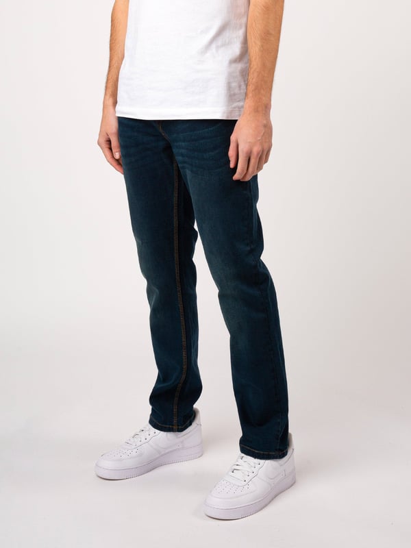 LUKE shows off a cool and contemporary aesthetic with these Edward denim jeans. The back waistband is decorated with a black faux leather patch which is debossed with the brand's iconic lion head and the LUKE EST.1977 text. These jeans are a regular fit, cut from a comfortable stretch-infused cotton denim and are complete with five pockets and a glossy button fastening. Iconic LUKE tri-colour trim tape. Regular fit. Black faux leather patch with the debossed lion logo and LUKE EST.1977 text. Black glossy button fastening. LUKE denim text round rivet featured on the two front main pockets. Metal lion head rivet on the front right pocket. Internal pocket with 'SOMETHING FOR THE WEEKEND SIR?' embroidered on the front.