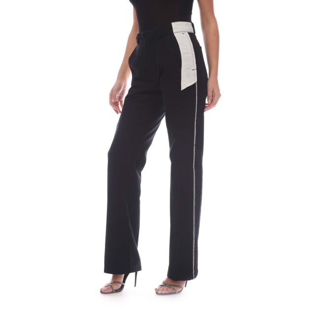Dames Heron Preston Inside Out Chino Broek in zwart.- Elastische tailleband.- Zijzakken.- Achterzakken.- Zijstreep details.- Riemlussen.- Rechte pijp.- 100% Katoen.- Ref: HWCG004F211000