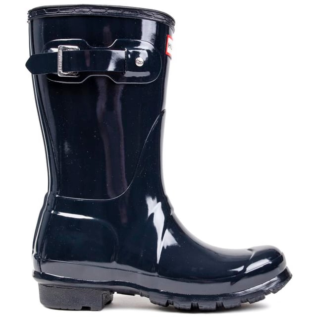 The Original Short Wellington Boot From Hunter Is A Blue Premium Designer Wellie Boot, Perfect For Wet And Muddy Walks Or Spending Time Pottering Around In The Garden. These Women's Mid-calf Boots Are Fully Waterproof, Hand Crafted And Feature A Heavy-duty Rubber Outsole. A Polyester Lining Keeps Your Feet Comfortable And Snug. They Are Complete With Hunter Branding.