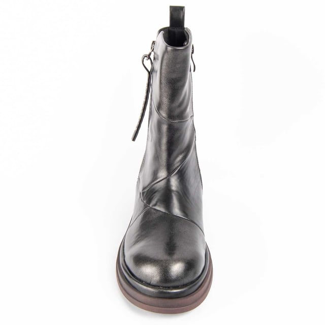 Botín casual para mujer. Calce cómodo. Plantilla acolchada de piel natural. Fabricado por otras marcas para nuestra marca. Medidas aproximadas: 4 cm de tacón, 20 cm alto de caña y 12 cm ancho de caña.