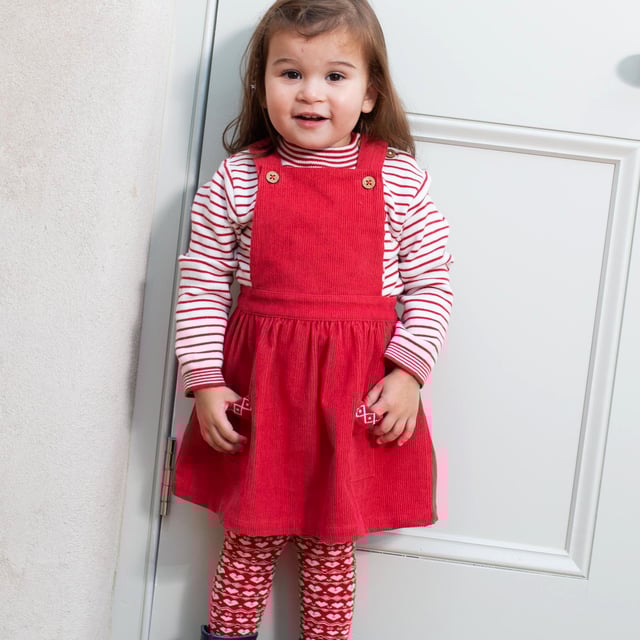 Super soft organic cotton tights that look as good as they feel. The gorgeous Nordic heart design in red makes a very special appearance! The perfect accessory for this season's Kite dresses, skirts and more.