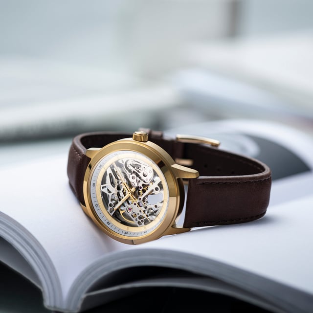A clean, modern, mechanical watch with a beautiful skeletonised automatic movement, the intricacy and skill of watchmaking that went into this timepiece is evident in its design.