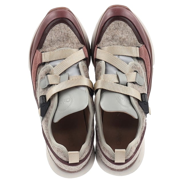 Chloé Sonnie Low Top Sneakers in Multicolor Suede VINTAGE, RRP AS NEW
The Chloé Sonnie Low Top Sneakers in multicolor suede are a stylish and modern take on classic sneaker designs. These sneakers feature a mesh upper with suede calfskin overlays, providing a textured, luxurious feel. The addition of a nylon strap adds an edgy touch, while the leather lining ensures comfort. The chunky rubber sole gives the sneakers a contemporary, fashion-forward look, and the brand's logo is subtly embossed at the back heel and tongue, adding an extra layer of refinement. Perfect for everyday wear, these sneakers effortlessly blend style and comfort.
Chloé Sonnie Low Top Sneakers in Multicolor Suede
Condition: very good
Signs of wear: No visible sign of wear. No Mark at insole., Very light mark at soles.
Packaging: None
Color: Multicolor
Material: Suede
Size: EU | 38/US8
Measurements: Heel height: 40; Insole length: 280
SKU: NAPPUGBSH445238W