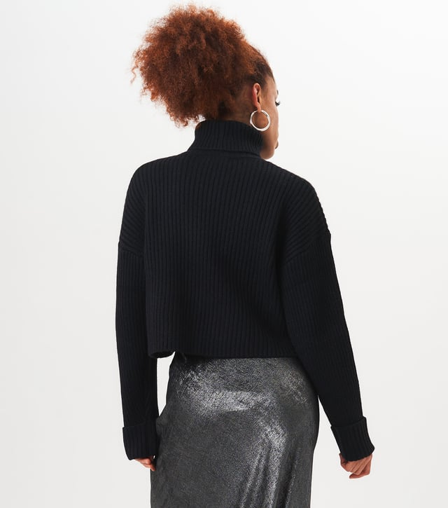 Stay cozy and stylish this season with our High Neck Chunky Knit Crop Jumper. Made with high quality materials, this jumper will keep you warm and on trend. The high neck adds a touch of fashion while the chunky knit provides both comfort and durability. Perfect for layering or wearing on its own, this jumper will be a staple in your wardrobe.MeasurementApprox. length- 60 cm
