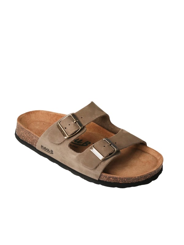 Erleben Sie ultimativen Sommerkomfort mit diesen stylischen Damensandalen! Das leichte Design macht sie perfekt für heiße Tage. Die Spaltlederriemen verleihen den Sandalen einen hochwertigen Look und sorgen für Langlebigkeit. Zwei verstellbare Riemen mit Dornschnallen sorgen für eine individuelle Passform und einen sicheren Halt. Das anatomisch geformte Korkfußbett passt sich Ihrem Fuß an und bietet ganztägigen Komfort. Ideal für Spaziergänge am Strand, Stadtbummel oder entspannte Ausflüge. Diese Sandalen sind vielseitig und lassen sich mit Sommerkleidern, Shorts oder Jeans kombinieren. Sie sind nicht nur äußerst bequem zu tragen, sondern auch eine stilvolle Ergänzung zu jedem Outfit. Der perfekte Begleiter für jede Gelegenheit. Gönnen Sie Ihren Füßen den Luxus, den sie verdient haben!