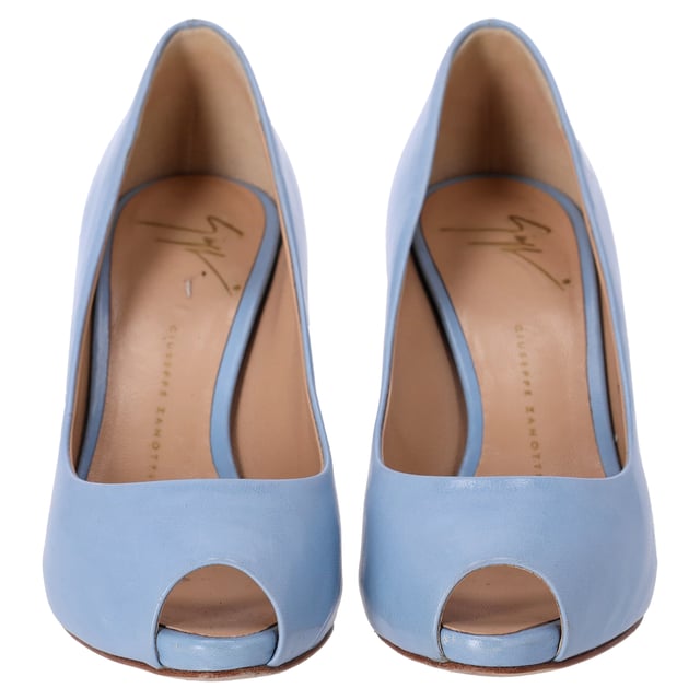 VINTAGE, RRP AS NEW
Experience unmatched comfort and style with these pumps, crafted from light blue leather with leather soles, making them a chic and fashionable choice for any special occasion.



Giuseppe Zanotti Peeptoe Pumps in Light Blue Leather
Condition: Very good
Signs of wear: Minor markings, Lightly used but very well maintained. Minor mark at soles & creasing, light scuffing at the soles and heels.
Packaging: None
Color: Blue | light blue
Material: Leather | leather
Size: EU36
Measurements: Heel height: 8; Insole length: 22,5
SKU: TONPUDESH373851W