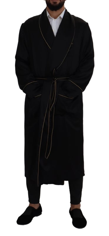 100% silk material for ultimate comfort and luxury
  Shawl lapels and belt for a classic dressing gown look
  Elegant black color adds sophistication
  Logo details showcase the brands iconic style
  Made in Italy for exceptional quality
Material: 100% Silk