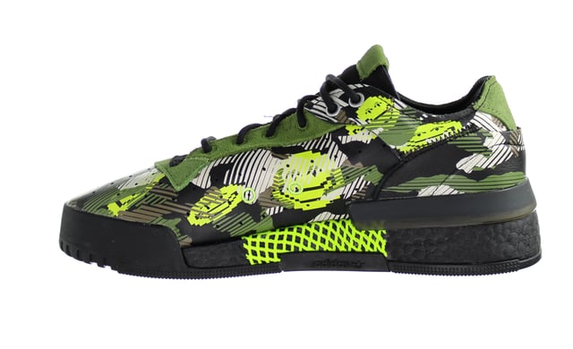 Adidas Rivalry RM Herren Grün/Schwarz Turnschuhe Die Adidas Rivalry RM Männer Grün/Schwarz Trainer verfügen über eine lebendige grüne und schwarze Farbkombination, eine mutige und energetische Note zu Ihrem Outfit hinzuzufügen. Die Trainer sind mit hochwertigen Materialien gefertigt, die Haltbarkeit und lang anhaltende Leistung zu gewährleisten.
Sie sind vielseitig einsetzbar und eignen sich für verschiedene Aktivitäten, vom Sport bis zum täglichen Tragen. Die Low-Top-Silhouette bietet Knöchelbeweglichkeit und einen modernen Look. Der Schnürverschluss ermöglicht eine sichere und verstellbare Passform, die sich an Ihre Vorlieben anpasst.
Die Turnschuhe sind mit der reaktionsfreudigen Dämpfungstechnologie von Adidas ausgestattet, die hervorragenden Komfort und Stoßdämpfung bietet. Dies sorgt für eine glatte und bequeme Schritt, ob Sie auf dem Platz sind, schlagen die Turnhalle, oder einfach zu Fuß herum.
Mit ihrem schlanken Design und Unterschrift Adidas Branding, bieten diese Trainer eine zeitgenössische und fashion-forward Ästhetik. Das Adidas-Logo ist prominent dargestellt, was das Engagement der Marke für Qualität und Stil.
Erhöhen Sie Ihre Leistung und Stil mit den Adidas Rivalry RM Männer Grün/Schwarz Trainer. Ob Sie für sportliche Schuhe oder ein modisches Statement suchen, bieten diese Trainer die perfekte Kombination aus Komfort, Haltbarkeit und Stil. Treten Sie in Ihre Aktivitäten mit Vertrauen und zeichnen sich mit diesen lebendigen und funktionalen Trainer.