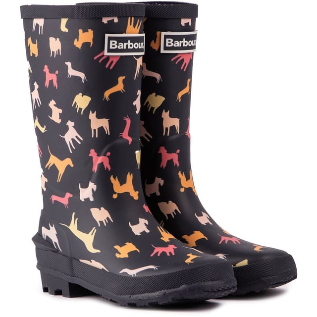 Las botas de agua Barbour Shield Wellington para bebés son unas botas de agua fabulosas y prácticas con un lindo estampado de perros. una apariencia divertida y el logo de Barbour en el frente. Estas botas de goma impermeables son perfectas para esos días lluviosos. o como parte divertida de un conjunto.