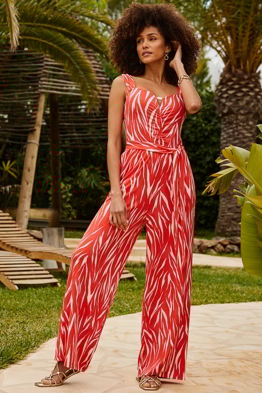 Cue all eyes on youCrafted from soft jersey with the perfect amount of stretchGorgeous sweetheart neckline and bra-friendly strapsYou'll love the flattering ruched detailBelted waist falls to a breezy wide-leg silhouetteAdd a straw bag and sandals for summer perfectionInside leg to fit: Short 29" | Regular 31" | Long 33"