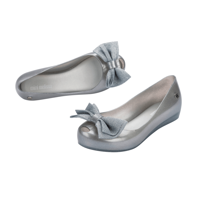 Add novelty and a touch of sweetness to your child's wardrobe! The Mini Melissa Ultragirl Sweet is back with a romantic bow adorning the upper. Comfort is a priority thanks to the Grenflex composition, and your mini will have her feet in the clouds.