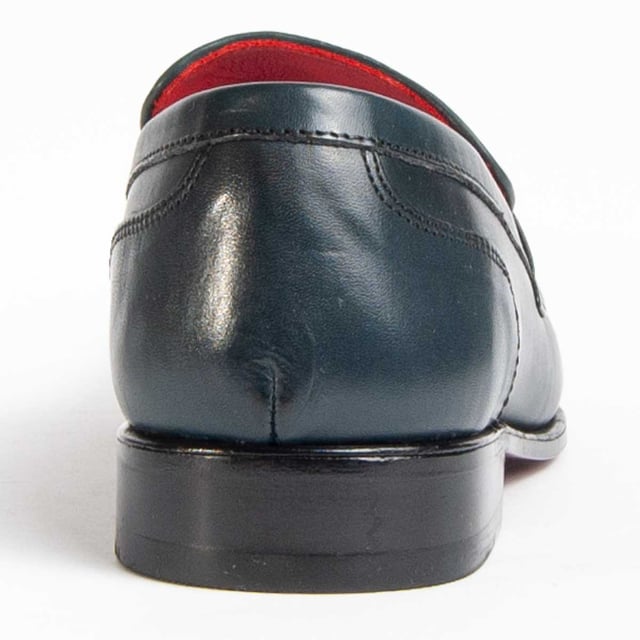 Purapiel, 10 years warranty. Classic moccasin for men. Made in 100% natural leather, Chrome VI free. High quality materials. Stitched leather sole. Padded insole. Manufactured by other brands for our brand.