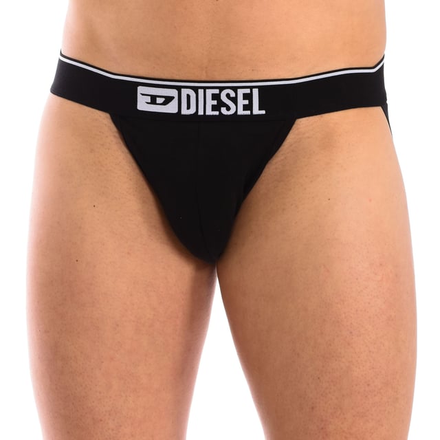 Pack-3 Jockstrap Diesel.
 Breiter Gummibund.
 Bestickung mit dem Markennamen.
 Vorderseite mit konturierter Tasche.
 Elastische Riemen auf der Rückseite.
 Atmungsaktiver Stoff.
 Nähte in Ton gehalten.
 Zusammensetzung: 95% Baumwolle, 5% Elasthan
 Pflege:
Bei maximaler Temperatur von 30º waschen.
 Bei niedriger Temperatur bügeln.
 Kein Bleichmittel verwenden.
 Keinen Trockner verwenden.
 Nicht chemisch reinigen.