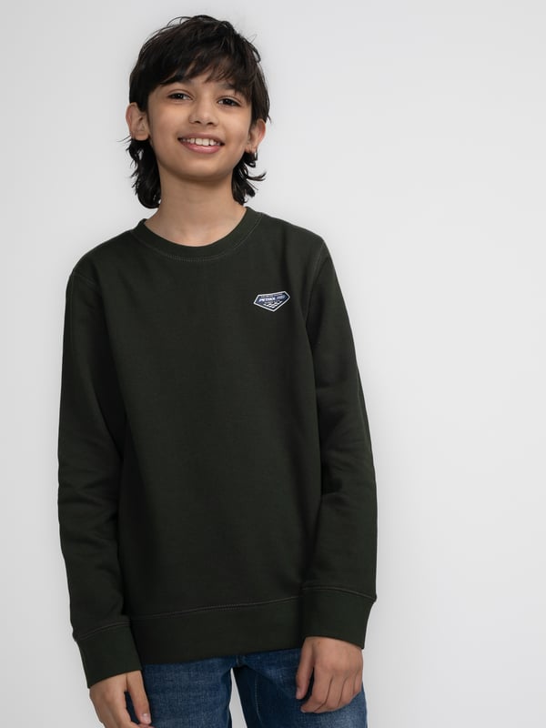 Lässiger unifarbener Sweater mit Petrol-Logo auf der Brust. Dieser Hoodie hat eine normale Passform und einen Rundhalsausschnitt. Hergestellt aus 100 % Baumwolle. Du kannst dich nicht zwischen zwei Größen entscheiden? Dann wähle die größere Größe. Lässiger SweaterEinfarbigPetrol-Grafik-LogoNormale PassformRundhalsausschnitt100 % Baumwolle