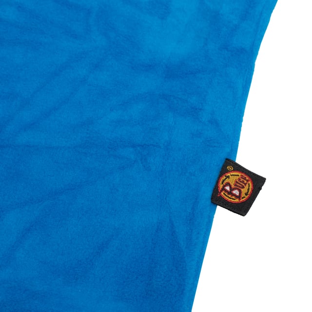 Multifunktionale Polar-Hose Buff Original entworfen, um Vielseitigkeit und Komfort bei Outdoor-Aktivitäten zu bieten, mit vollständiger Wärmeisolierung dank der Konstruktion aus Polargewebe.

 Hauptmerkmale:

 - Multifunktional, kann als Schal, Stirnband, Maske, Mütze oder Bandana verwendet werden.
 - Völlig polar, ideal zum Warmhalten bei kaltem Wetter.
 -Unisex.
 - Elastischer Halstuch.
 - Vielseitig.
 - Schlauchförmiger Buff ohne Nähte, sorgt für eine bequeme Passform und beugt Hautirritationen vor.
 - Bietet einen Sonnenschutzgrad von 50 UPF.
 - Schützt vor Kälte, Wind und Sonne und eignet sich perfekt für Outdoor-Sportarten.
 - Einheitsgröße.
 - Für Erwachsene konzipiert.
 - Ideal zum Tragen das ganze Jahr über.
 - Erhältlich in einer Vielzahl von Farben und Drucken mit dem Buff-Logo, das die Qualität der Marke hervorhebt.

 Ein funktionelles und praktisches Kleidungsstück für alle, die bei jedem Abenteuer Komfort und Schutz suchen.
 Maßnahmen: 24X51cm
 Komposition: 100 % Polyester
 Pflege:
- Maschinenwäsche max. bei 40 °C.
 - Vermeiden Sie die Verwendung von Weichspülern.
 - Verwenden Sie kein Bleichmittel.
 - Benutzen Sie keinen Trockner.
 - Kein Bügeln.