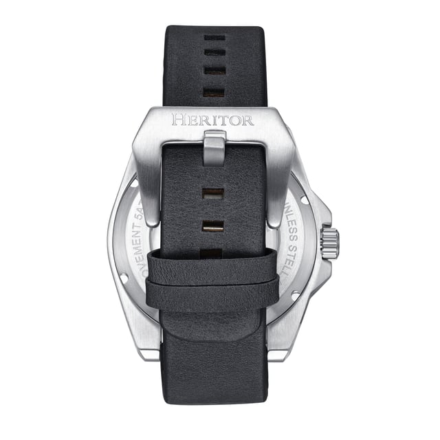 Gehäuse aus chirurgischem 316L-Edelstahl, Seiko NH35-Automatikwerk mit Rubinen besetzt, Rubinlager: 24 Steine, 28 Stunden Gangreserve, Schläge pro Stunde (BPH): 21.600/Stunde, saphirbeschichtetes Mineralglas, skelettiertes Zifferblatt, Beobachtungsgehäuse auf der Rückseite Sehen Sie sich das Uhrwerk an, Armband aus echtem Leder, Schließe aus Edelstahl mit Logogravur, Leuchtzeiger, Leuchtmarkierungen, Datumsanzeige, Gehäusedurchmesser 44 mm, Handgelenkumfang 195–245 mm, 5 ATM Wasserdichtigkeit.