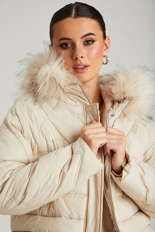 Since you loved our Jonsson Parka, we have brought you our Stockholme Padded Jacket. This longline Parka is a must have of the season, perfect for wrapping up in those winter months. Featuring a fur trim hood and pockets our Jonsson parka is both practical and fabulous! Available in Black and Stone.