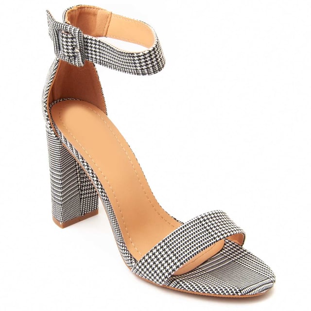 Dames hoge hak sandalen. Comfortabele pasvorm. Gevoerde binnenzool. Antislip zool. Versterkte stiksels. Gemaakt door andere merken voor ons merk. Ongeveer hoogte van de hak: 12 cm.
