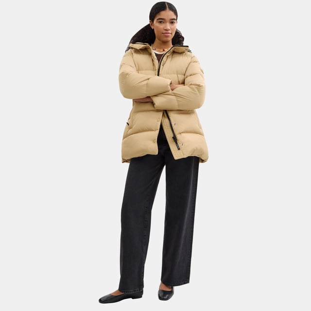 Mid Puffer, Model is 5'10" (178cm), chest 31" (79cm), waist 24" (61cm), hips 35" (89cm) and wears a size S, Zip pockets,  Length: 84.00 cm
