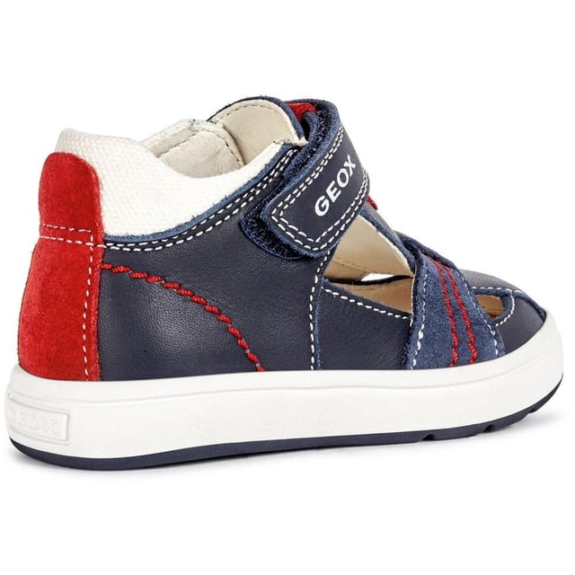 There is a perfect shoe for every child. We have them all.Thanks to Geox's high level of specialisation, GEOX knows how to ensure the correct development and wellbeing for young feet during every phase of growth.
- Exclusive patent- 360 Degree breathability
- Resistant outsole
