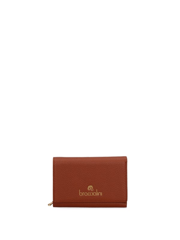 Cartera de mujer. El cierre es con botón de presión. Los bolsillos internos tienen tarjeteros y uno con cremallera. Los bolsillos externos son uno en la espalda con cremallera. Falta la correa para el hombro. Falta el mango. Hay un compartimento interno. El material exterior es 100% Piel Auténtica. Internamente es 100% Poliuretano. Medidas: 14x10x4 cm. Hecho en Italia
