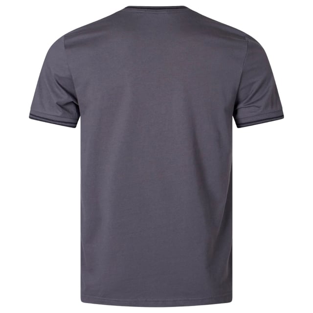 Fred Perry grijs T-shirt, 100% katoen, kraag met dubbele punt, merklogo op de linkerborst. Normale pasvorm, elastische kraag en mouwuiteinden, gunmetal grijs T-shirt