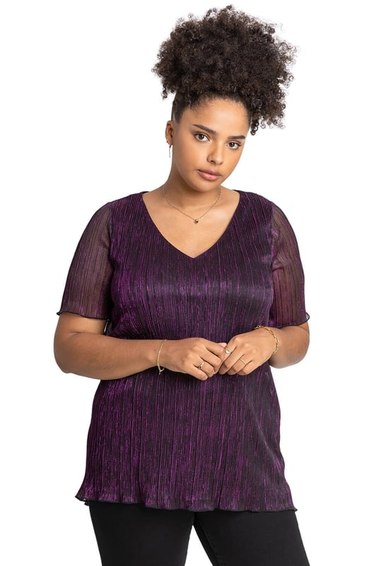 Curve Metallic Plisse Top from Roman. Add effortless glamour to your wardrobe this season with a shimmering ombré number. Cut with a flattering v-neckline and sheer short sleeve, this Curve blouse boasts a delicately pleated bodice and shimmer surface, giving it a beautifully feminine feel. Perfect to throw on over faux leather leggings or dress up in the evening, this ombre top is as versatile as it is striking. Ideal for your Christmas party, pair with the matching plisse cover-up jacket and some wide-leg trousers!