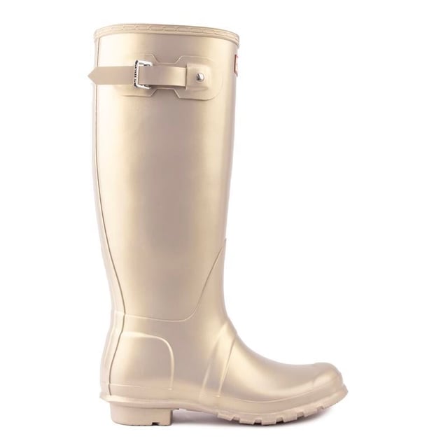 Gouden Hunter originele hoge klassieke dameslaarzen, vervaardigd met rubber en veganistisch en een rubberen zool. Kenmerken: volledig waterdicht, handgemaakt uit 28 delen, polyester voering en rubberen buitenzool.