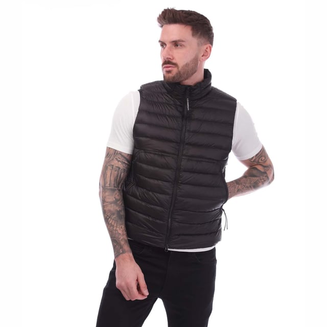 Mens C.P. Company D.D. Shell Lens Down Vest in black.- Stand-up collar.- Two-way full zip fastening.- Side zip pockets.- Back Lens detail.- Regular fit.- 100% Polyamide.- Ref: 17CMOW036A999