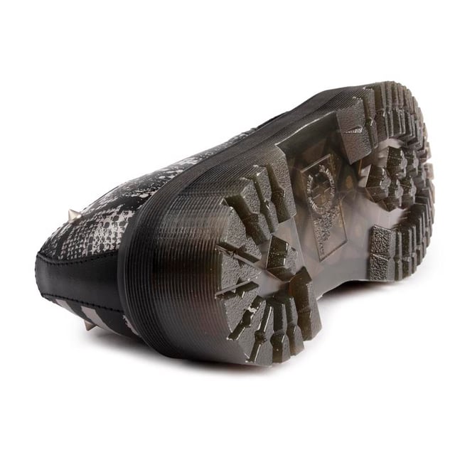 Dr Martens 1461 Quad es un llamativo zapato de mujer con una llamativa parte superior de piel mixta con estampado animal. una suela gruesa y costuras amarillas. lo que les da una verdadera ventaja Doc Martens. Con la famosa suela AirWair con cámara de aire. trabilla en el talón y ribete Goodyear para mayor durabilidad. Estas botas destacan entre la multitud con el legendario estilo Docs con un toque de estilo rock 'n' roll alternativo.