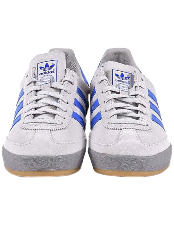 Das ikonische Design der 80er Jahre machte diese Jeans-Turnschuhe zu einem beliebten Kultklassiker. Ausgestattet mit dem ikonischen neuen Look und einem hochwertigen T-Zehe-Overlay, einem Fersenstabilisator, Kunstlederstreifen und einem weichen Wildleder-Obermaterial.